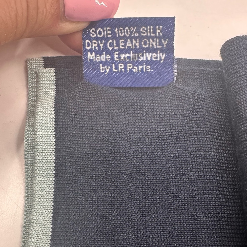 New Exlusive The Ritz Carlton Cobalt Member 100% Silk Navy Blue Scarf Bin A7 649 - Picture 4 of 7
